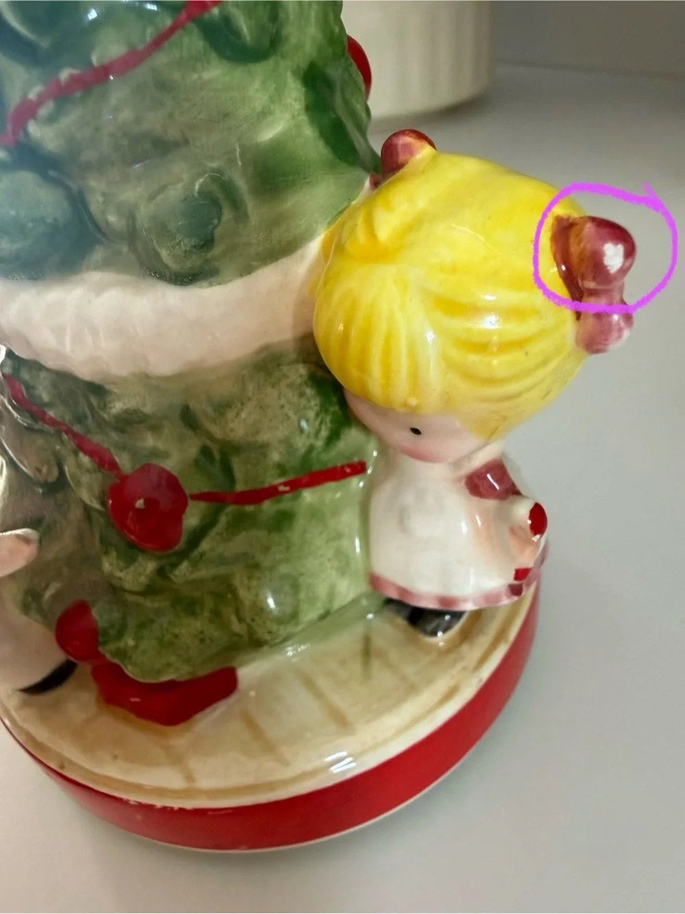 Vintage Joan Walsh Anglund Sankyo Ceramic Christmas Tree Figurine Music Box